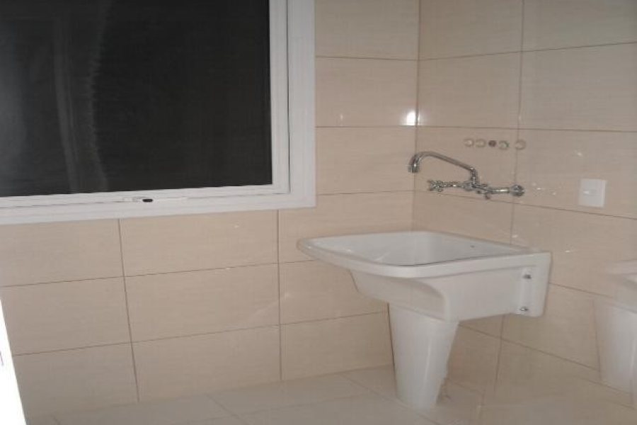 Apartamento, 2 dormitórios, 2 vagas, no bairro São Pelegrino em Caxias do Sul para Comprar