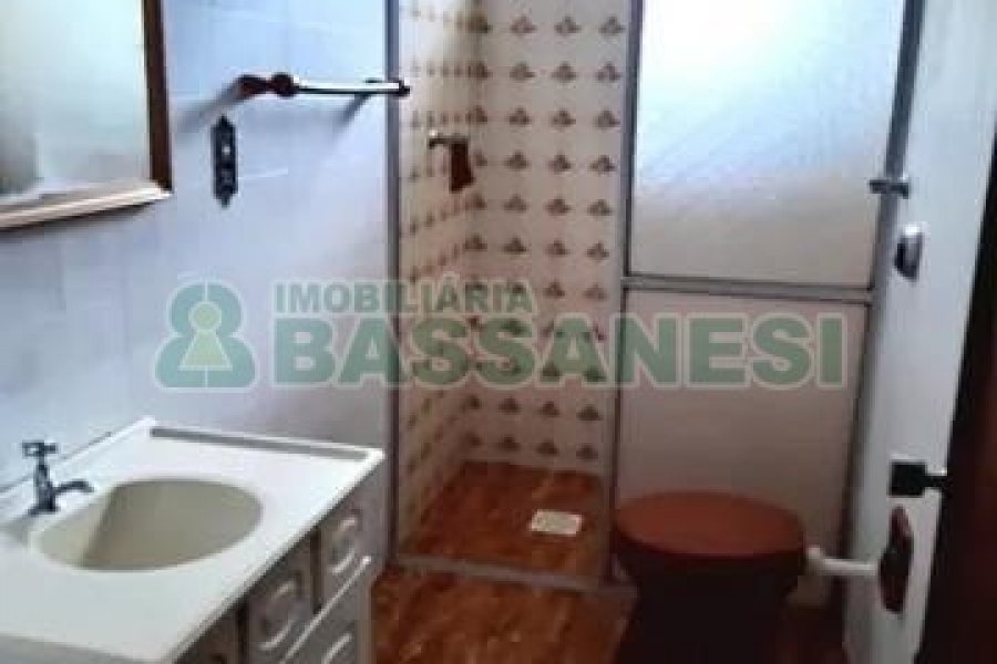 Casa com 200m², 3 dormitórios, 2 vagas, no bairro Rio Branco em Caxias do Sul para Alugar