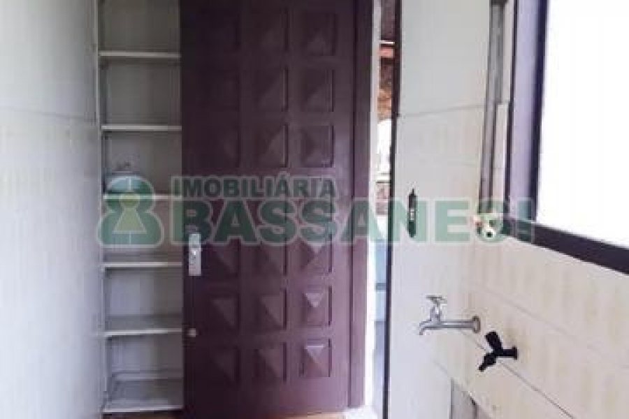 Casa com 200m², 3 dormitórios, 2 vagas, no bairro Rio Branco em Caxias do Sul para Alugar