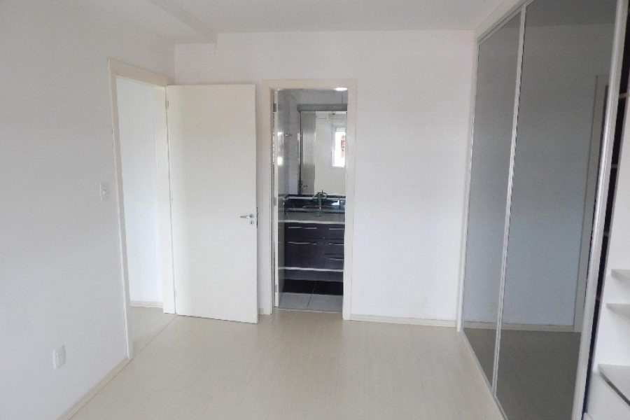 Apartamento com 92m², 2 dormitórios, 2 vagas, no bairro Santa Catarina em Caxias do Sul para Comprar