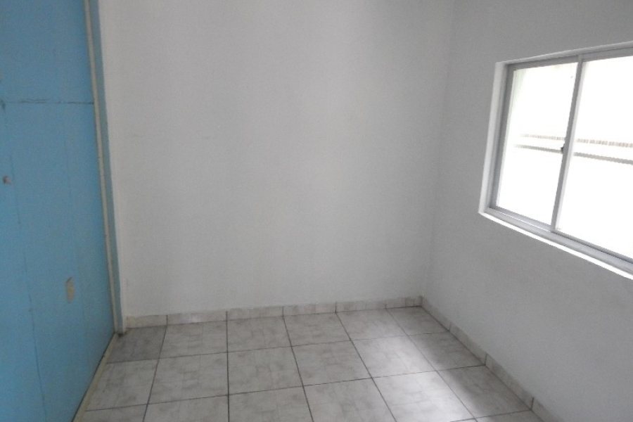 Casa com 42m², 2 dormitórios, no bairro Desvio Rizzo em Caxias do Sul para Comprar