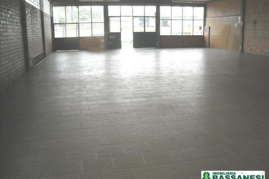 Loja com 320m², no bairro De Lazzer em Caxias do Sul para Alugar