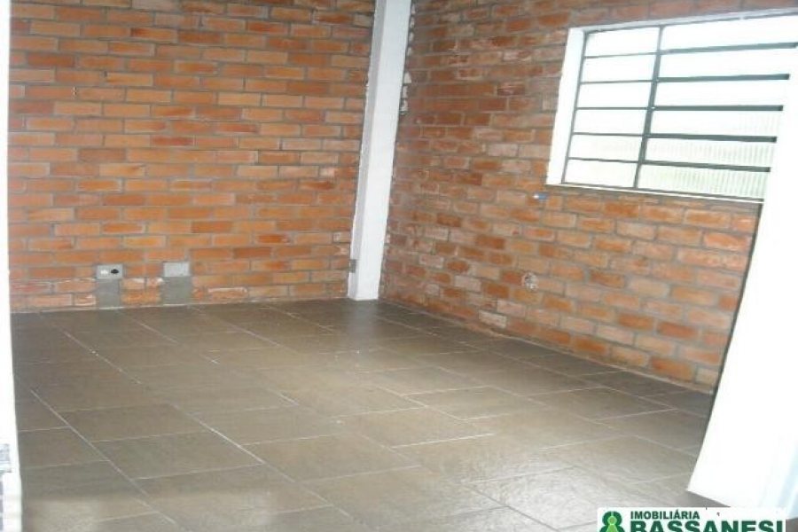 Loja com 320m², no bairro De Lazzer em Caxias do Sul para Alugar