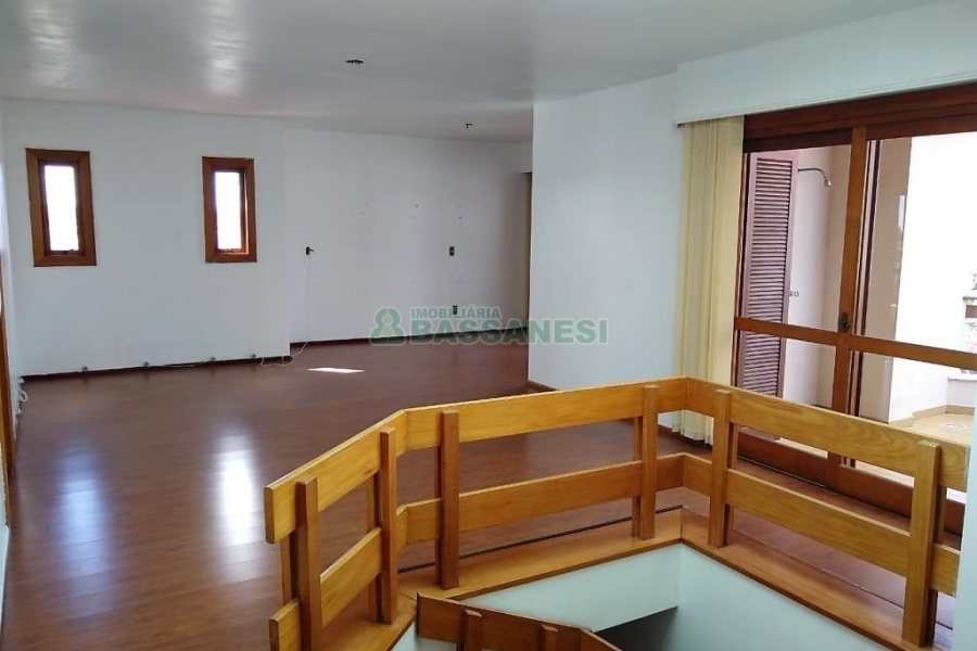 Apto/Cobertura com 252m², 3 dormitórios, 1 vaga, no bairro Marechal Floriano em Caxias do Sul para Comprar