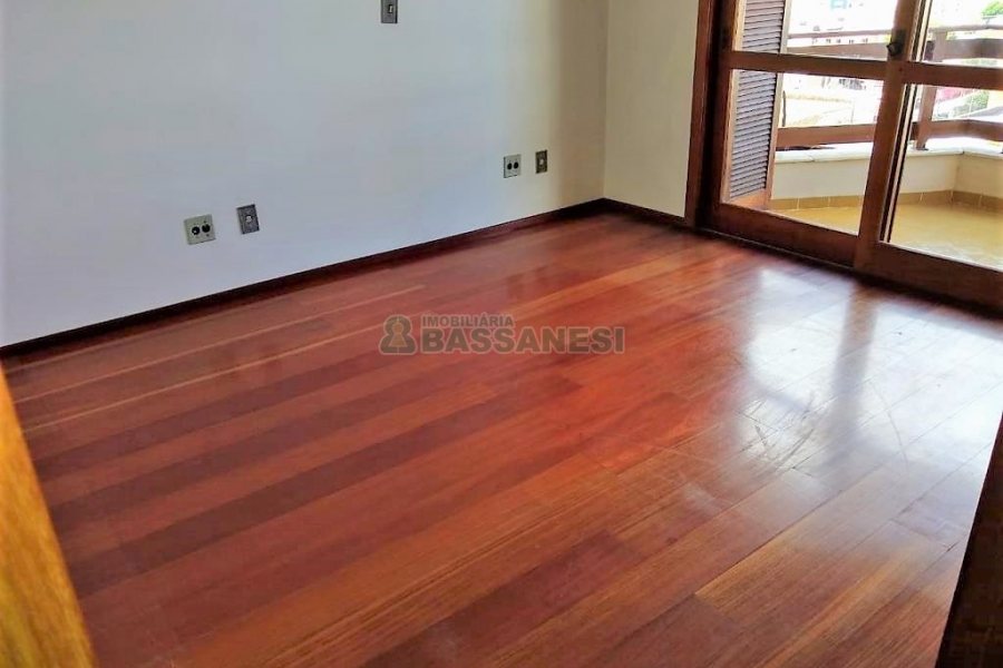 Apto/Cobertura com 252m², 3 dormitórios, 1 vaga, no bairro Marechal Floriano em Caxias do Sul para Comprar