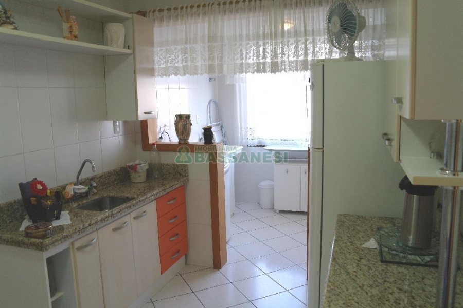 Apartamento com 72m², 2 dormitórios, 1 vaga, no bairro Colina Sorriso em Caxias do Sul para Alugar
