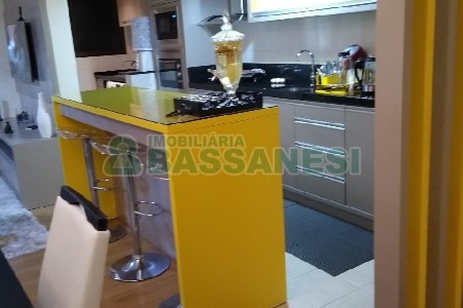 Apartamento com 83m², 2 dormitórios, 1 vaga, no bairro Jardim do Shopping em Caxias do Sul para Comprar