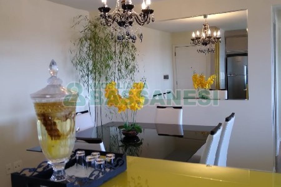 Apartamento com 83m², 2 dormitórios, 1 vaga, no bairro Jardim do Shopping em Caxias do Sul para Comprar