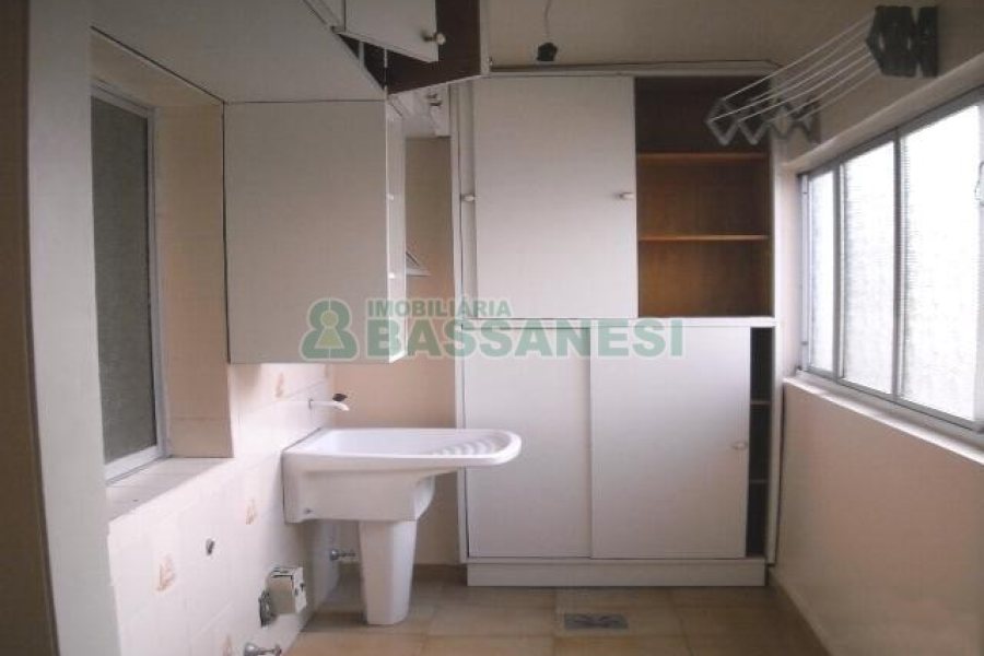 Apartamento com 80m², 3 dormitórios, 1 vaga, no bairro Pio X em Caxias do Sul para Comprar