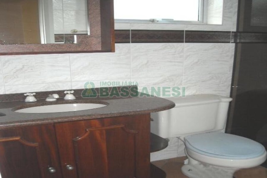 Apartamento com 80m², 3 dormitórios, 1 vaga, no bairro Pio X em Caxias do Sul para Comprar