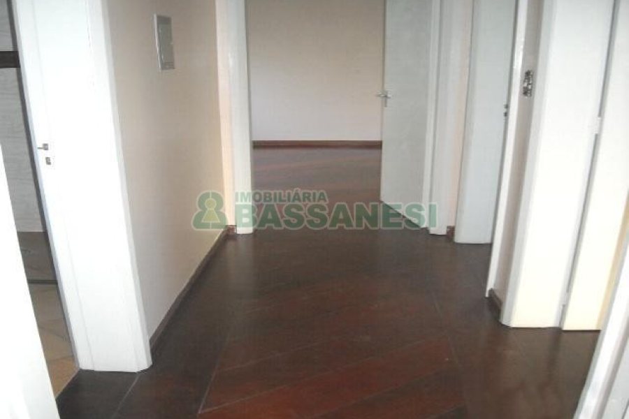 Apartamento com 80m², 3 dormitórios, 1 vaga, no bairro Pio X em Caxias do Sul para Comprar