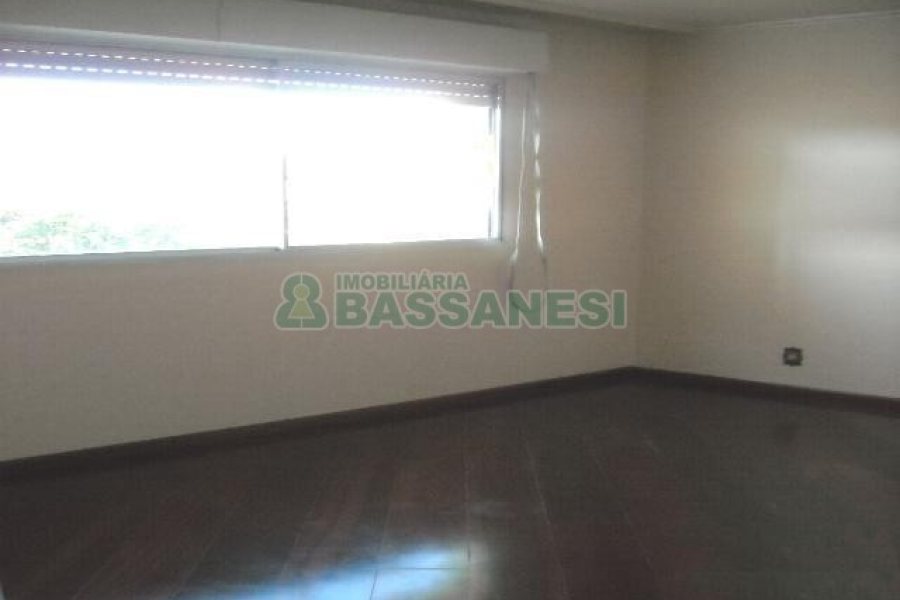 Apartamento com 80m², 3 dormitórios, 1 vaga, no bairro Pio X em Caxias do Sul para Comprar