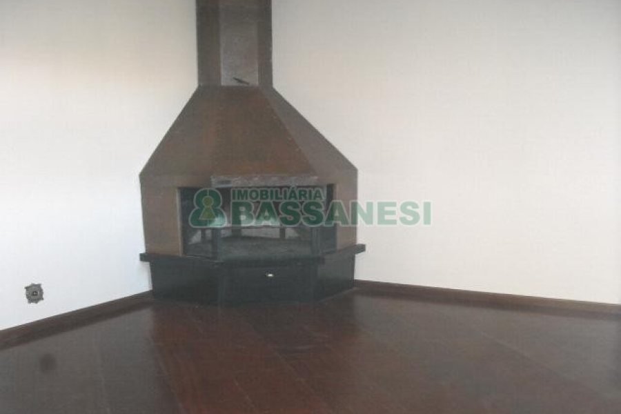 Apartamento com 80m², 3 dormitórios, 1 vaga, no bairro Pio X em Caxias do Sul para Comprar