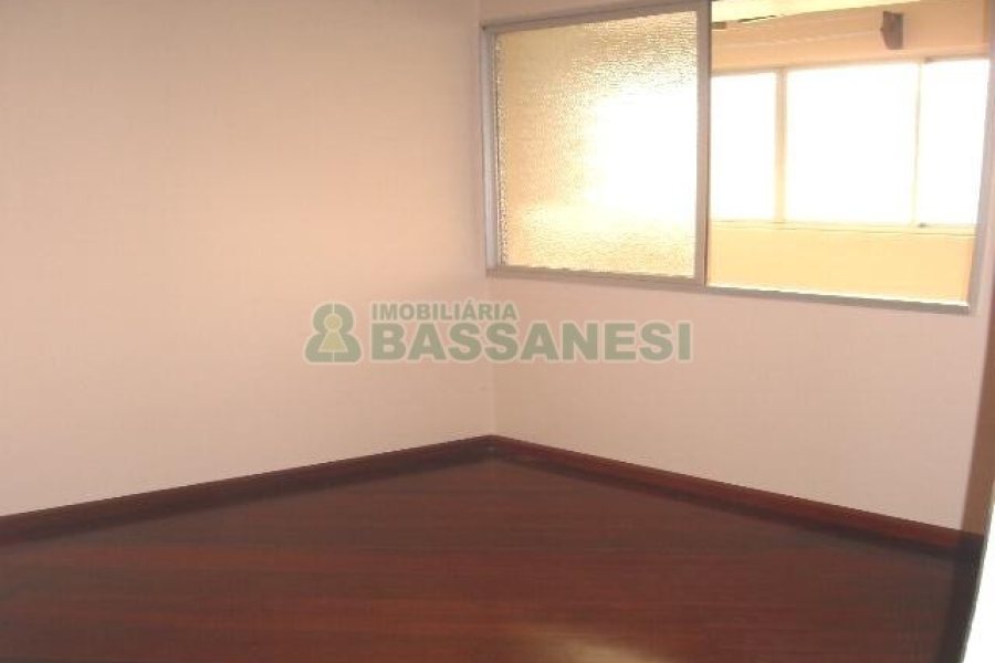 Apartamento com 80m², 3 dormitórios, 1 vaga, no bairro Pio X em Caxias do Sul para Comprar