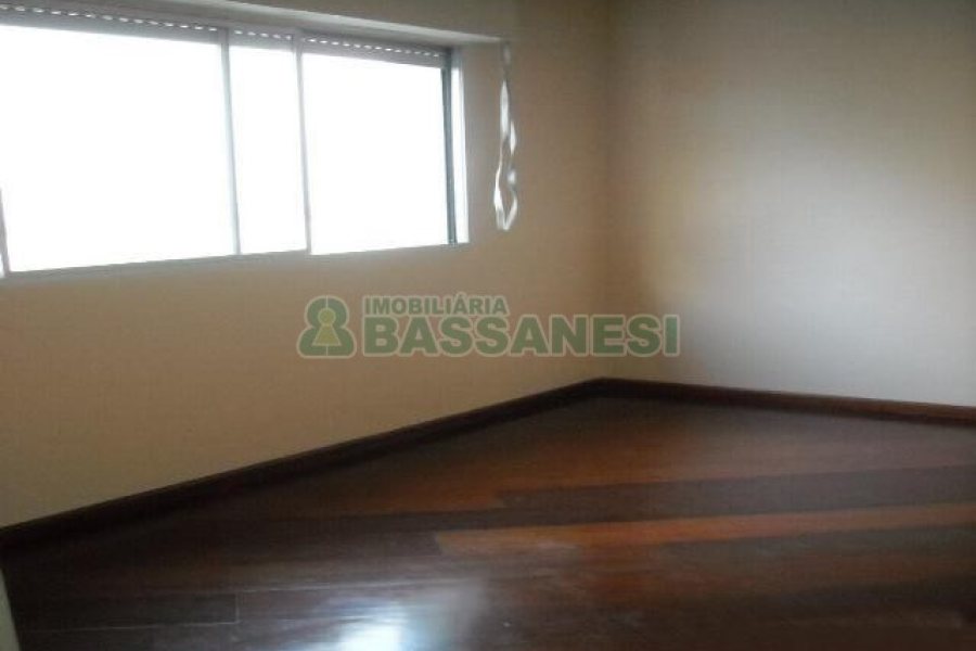 Apartamento com 80m², 3 dormitórios, 1 vaga, no bairro Pio X em Caxias do Sul para Comprar