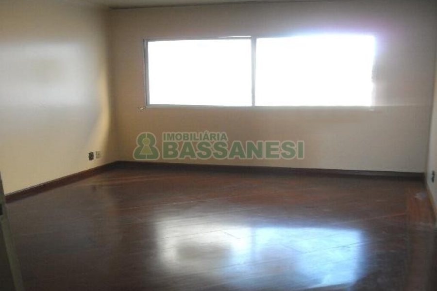 Apartamento com 80m², 3 dormitórios, 1 vaga, no bairro Pio X em Caxias do Sul para Comprar