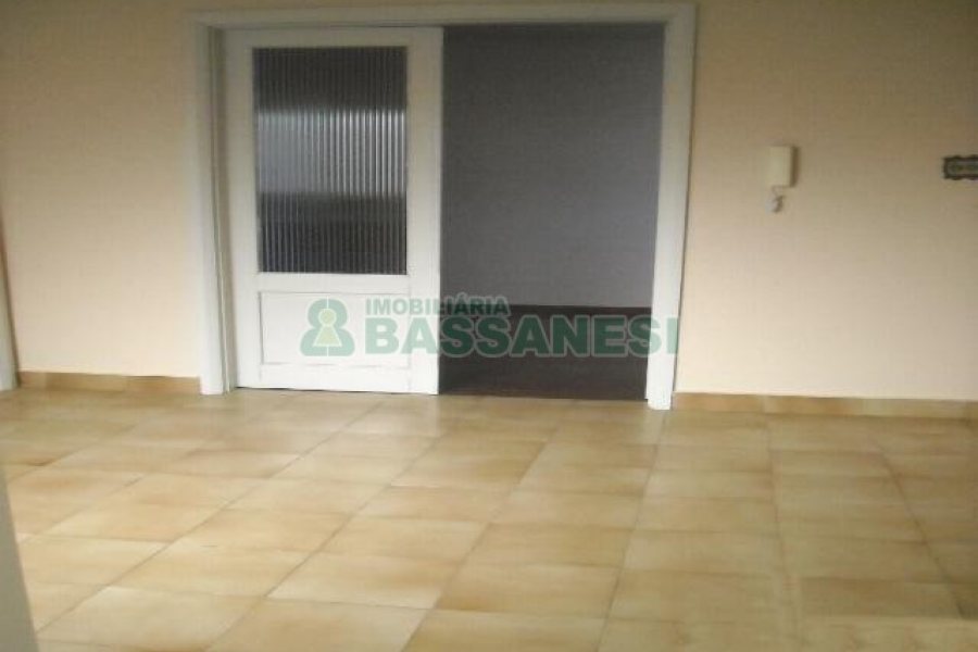 Apartamento com 80m², 3 dormitórios, 1 vaga, no bairro Pio X em Caxias do Sul para Comprar