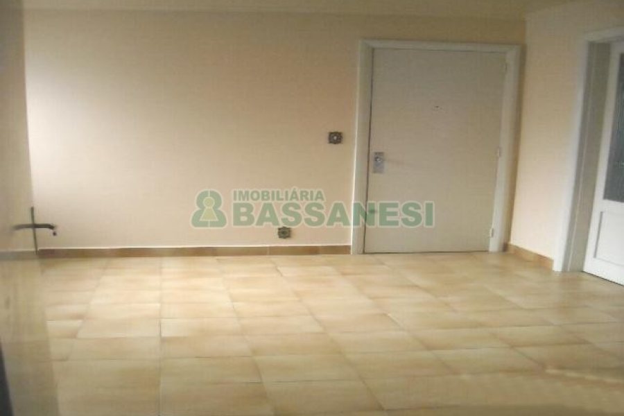 Apartamento com 80m², 3 dormitórios, 1 vaga, no bairro Pio X em Caxias do Sul para Comprar
