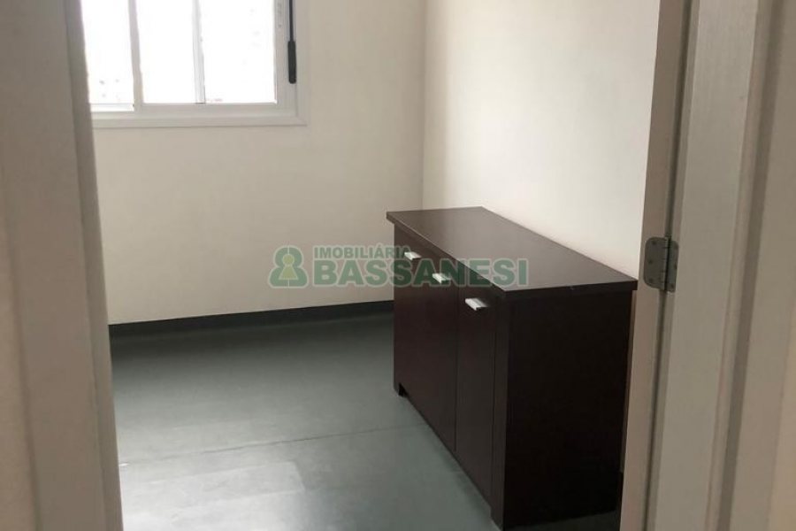 Apto Mobiliado com 62m², 2 dormitórios, 1 vaga, no bairro Panazzolo em Caxias do Sul para Alugar