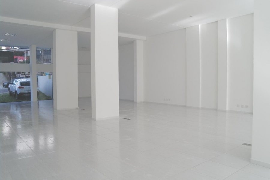 Loja com 350m², no bairro São Pelegrino em Caxias do Sul para Alugar