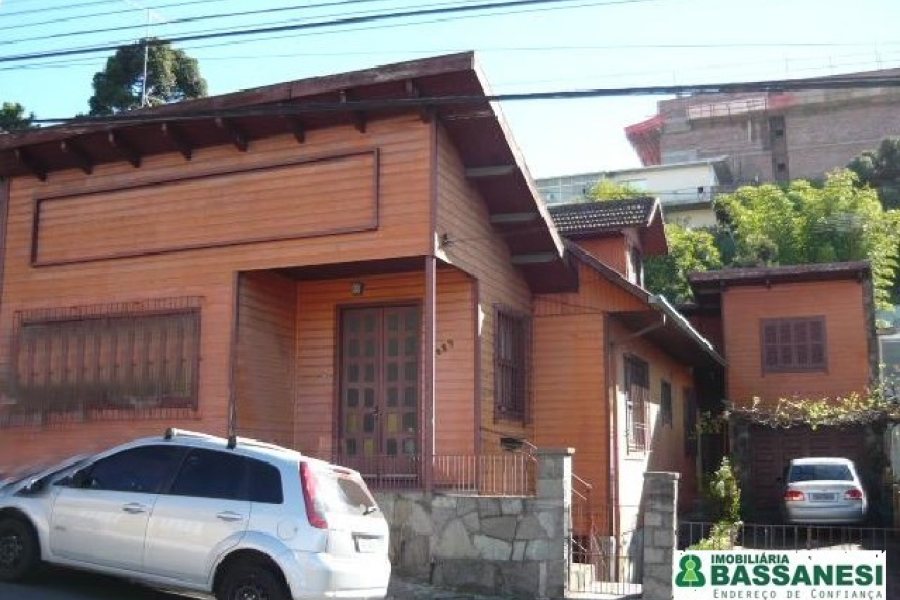 Casa com 180m², 3 dormitórios, 1 vaga, no bairro Rio Branco em Caxias do Sul para Comprar