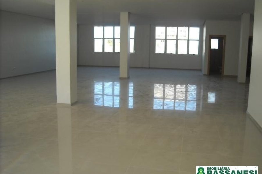 Loja com 224m², no bairro Charqueadas em Caxias do Sul para Alugar ou Comprar