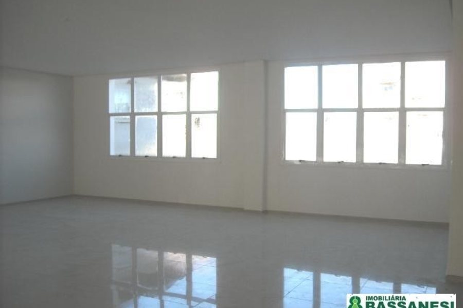 Loja com 224m², no bairro Charqueadas em Caxias do Sul para Alugar ou Comprar