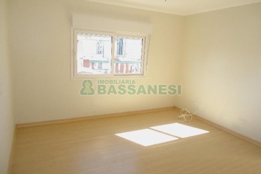 Apartamento com 72m², 2 dormitórios, 2 vagas, no bairro São Pelegrino em Caxias do Sul para Comprar