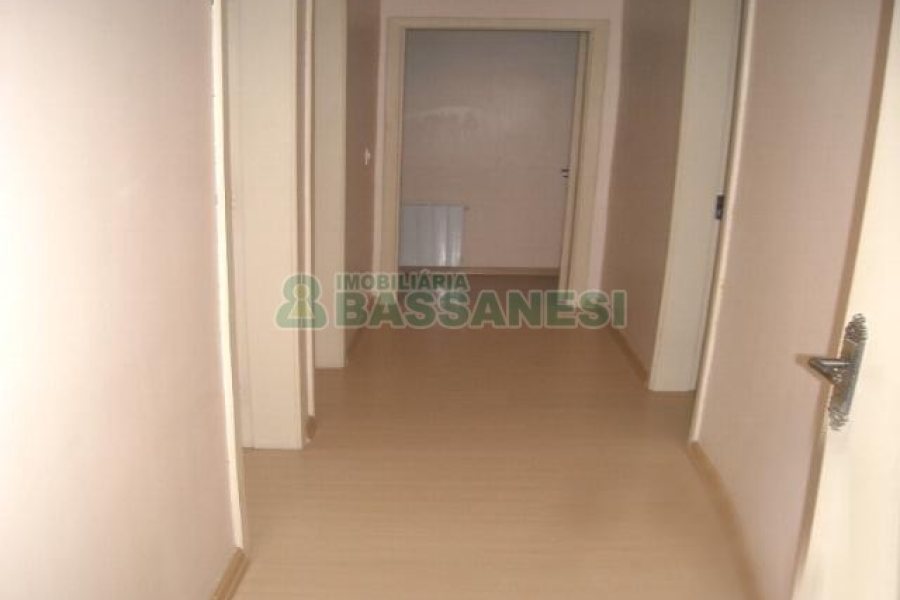 Apartamento com 72m², 2 dormitórios, 2 vagas, no bairro São Pelegrino em Caxias do Sul para Comprar