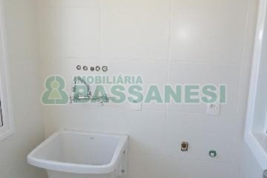 Apartamento com 72m², 2 dormitórios, 2 vagas, no bairro São Pelegrino em Caxias do Sul para Comprar