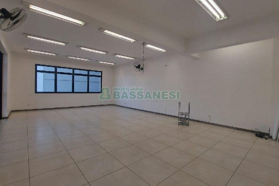 Predio com 4780m², no bairro São Pelegrino em Caxias do Sul para Alugar
