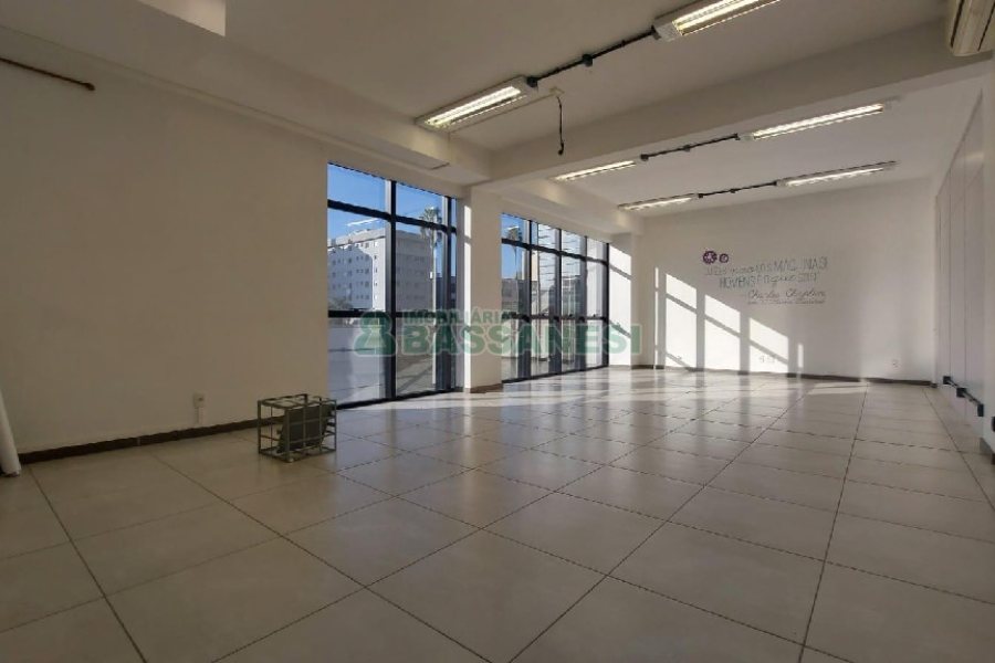 Predio com 4780m², no bairro São Pelegrino em Caxias do Sul para Alugar