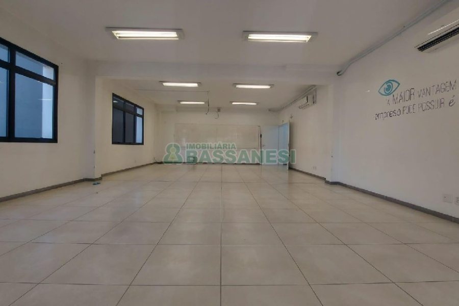 Predio com 4780m², no bairro São Pelegrino em Caxias do Sul para Alugar