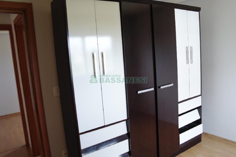 Apartamento com 51m², 2 dormitórios, 1 vaga, no bairro Charqueadas em Caxias do Sul para Comprar