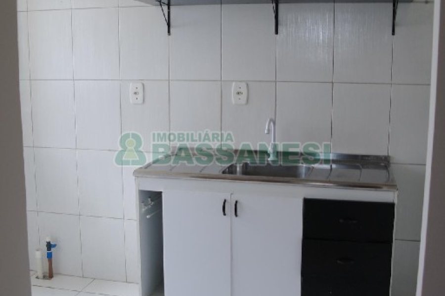 Apartamento com 51m², 2 dormitórios, 1 vaga, no bairro Charqueadas em Caxias do Sul para Comprar