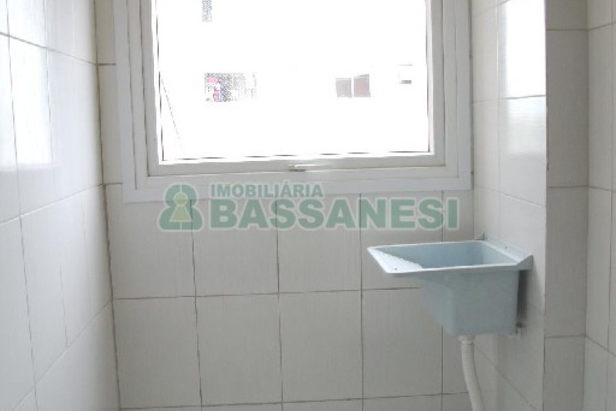 Apartamento com 51m², 2 dormitórios, 1 vaga, no bairro Charqueadas em Caxias do Sul para Comprar