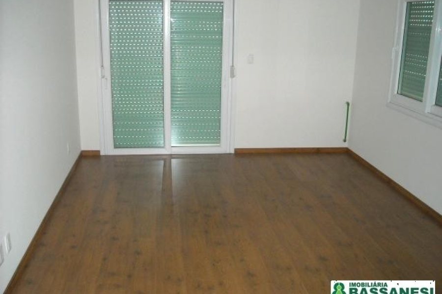 Apartamento com 178m², 3 dormitórios, 4 vagas, no bairro Exposição em Caxias do Sul para Comprar