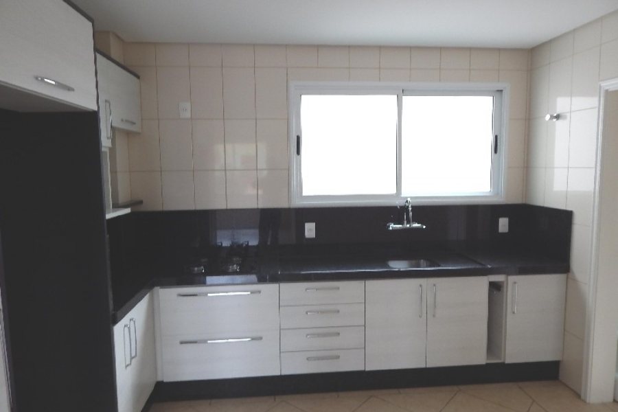 Apartamento com 104m², 3 dormitórios, 2 vagas, no bairro Vinhedos em Caxias do Sul para Alugar