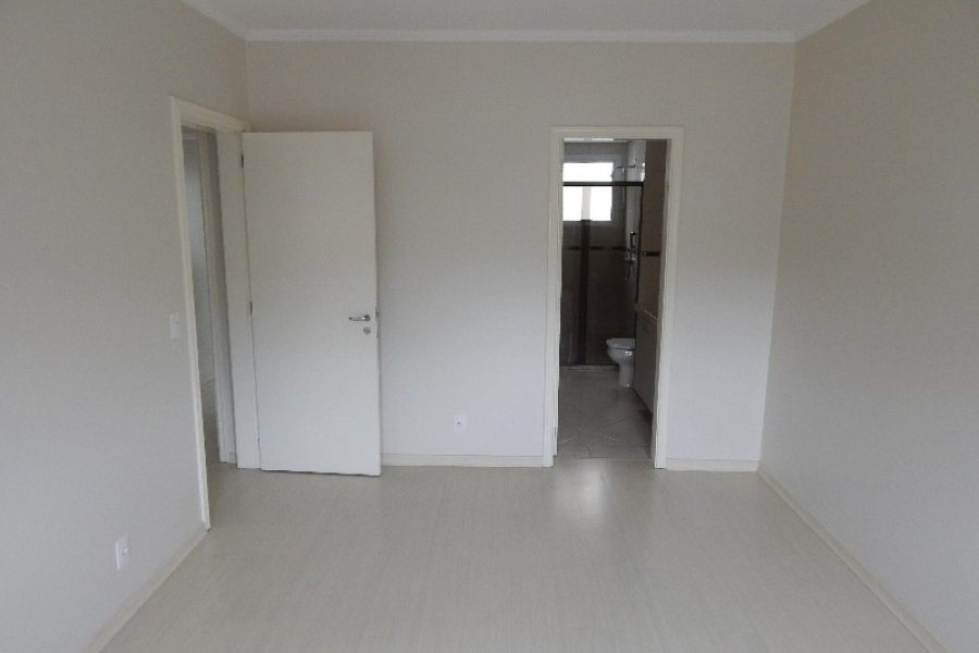 Apartamento com 104m², 3 dormitórios, 2 vagas, no bairro Vinhedos em Caxias do Sul para Alugar