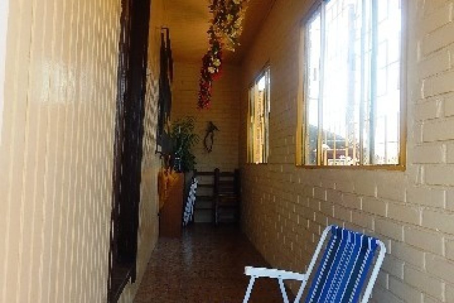 Casa com 96m², 4 dormitórios, 1 vaga, no bairro Kayser em Caxias do Sul para Comprar