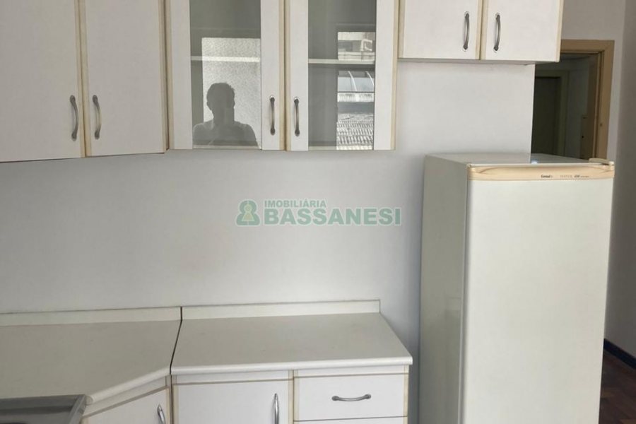 Apto Mobiliado com 50m², 1 dormitório, no bairro Centro em Caxias do Sul para Alugar