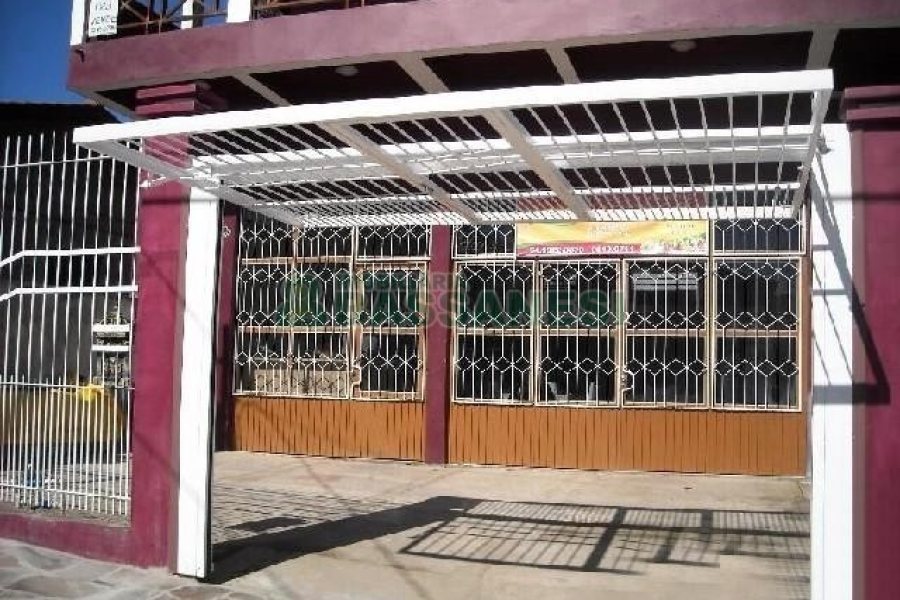 Casa com 361m², 3 dormitórios, 2 vagas, no bairro Fatima em Caxias do Sul para Comprar