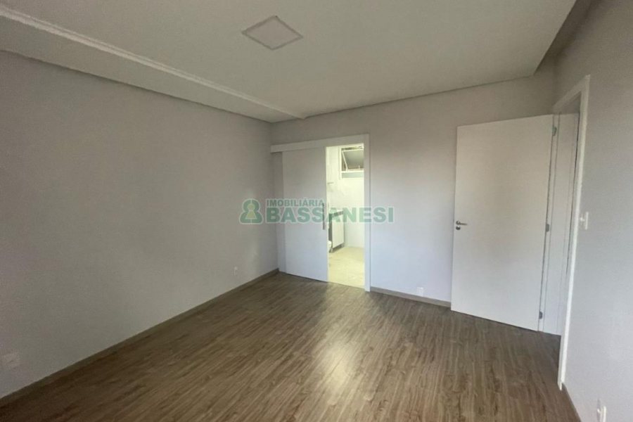 Apartamento com 100m², 3 dormitórios, 1 vaga, no bairro Centro em Caxias do Sul para Comprar