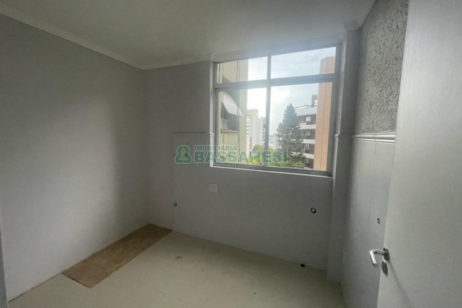 Apartamento com 100m², 3 dormitórios, 1 vaga, no bairro Centro em Caxias do Sul para Comprar