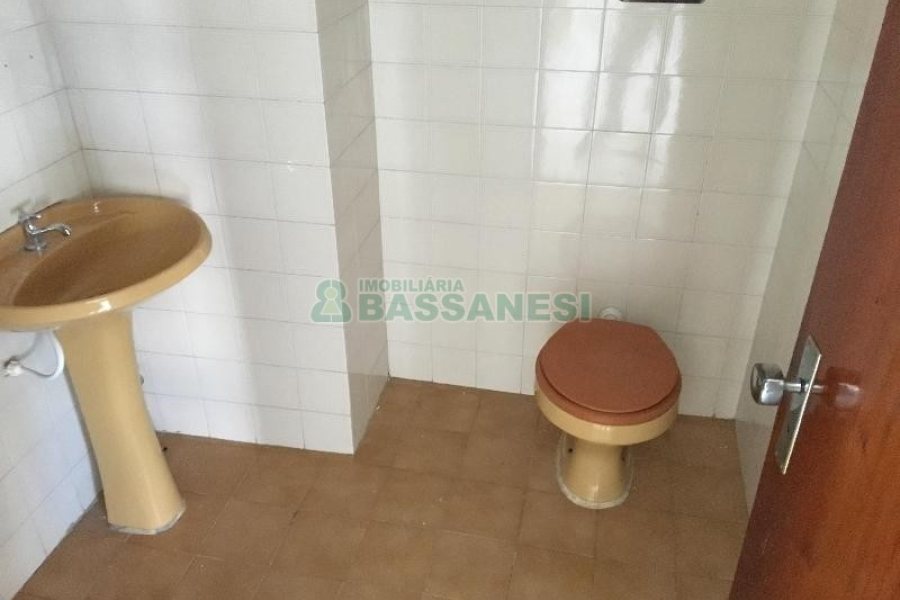 Sala com 43m², no bairro Centro em Caxias do Sul para Alugar