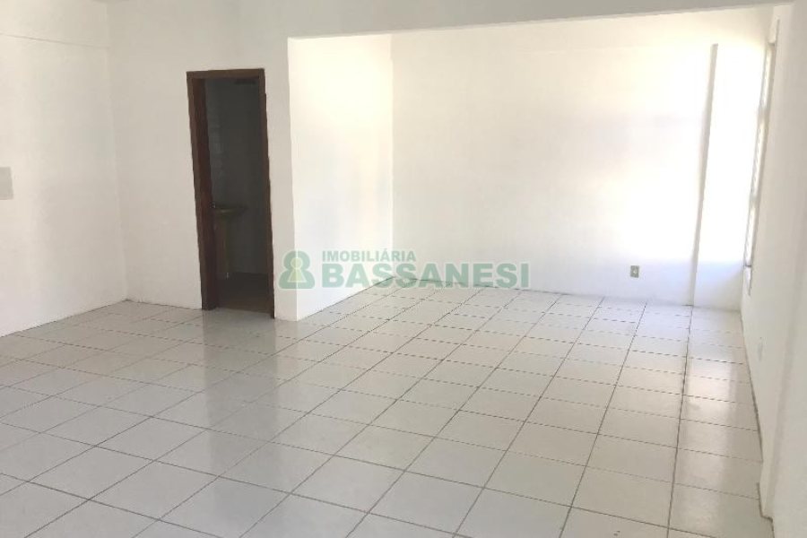 Sala com 43m², no bairro Centro em Caxias do Sul para Alugar