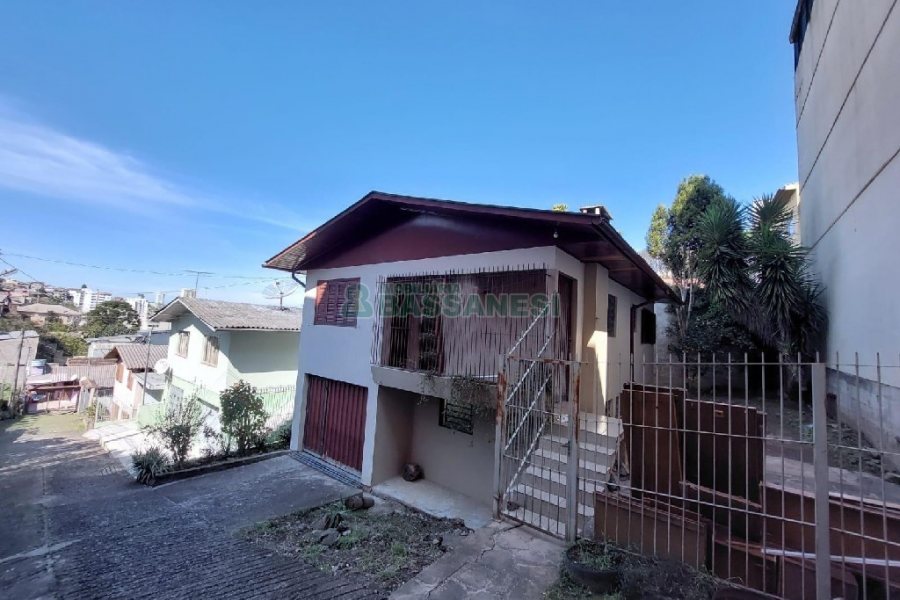 Casa com 180m², 3 dormitórios, 2 vagas, no bairro Rio Branco em Caxias do Sul para Alugar
