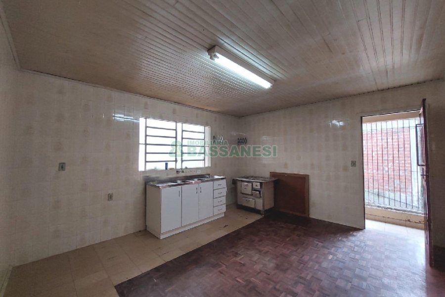 Casa com 180m², 3 dormitórios, 2 vagas, no bairro Rio Branco em Caxias do Sul para Alugar