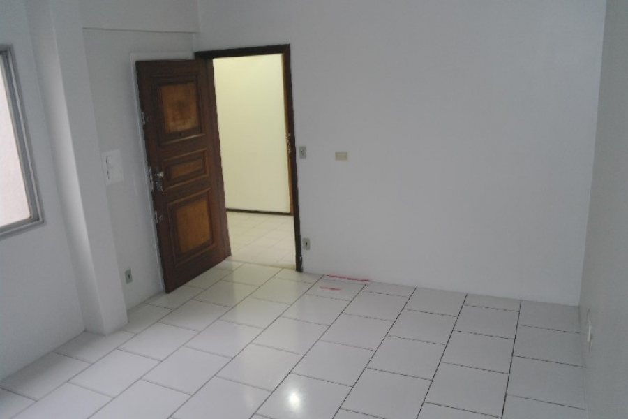 Sala com 21m², no bairro Centro em Caxias do Sul para Alugar