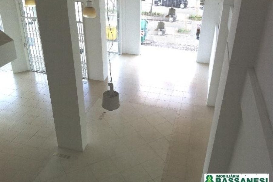 Loja com 272m², no bairro São Pelegrino em Caxias do Sul para Comprar